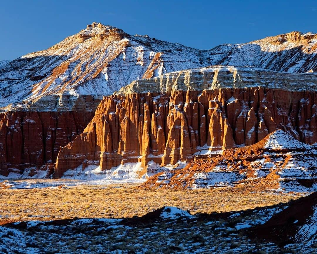 National Geographic Travelさんのインスタグラム写真 - (National Geographic TravelInstagram)「Photo by @stephen_matera | A snowy morning in Capitol Reef National Park, Utah. Spring and Fall are a great time of year to visit Capitol Reef and avoid the scorching heat of summer. Capitol Reef was established as a national park in 1964 but State Highway 24 is the only paved road through the park. Much of the rest of the park is accessible by dirt road with a four wheel drive vehicle. Follow me @stephen_matera for more images like this from Utah and around the world. #snow #sunrise #desert」3月14日 16時04分 - natgeotravel