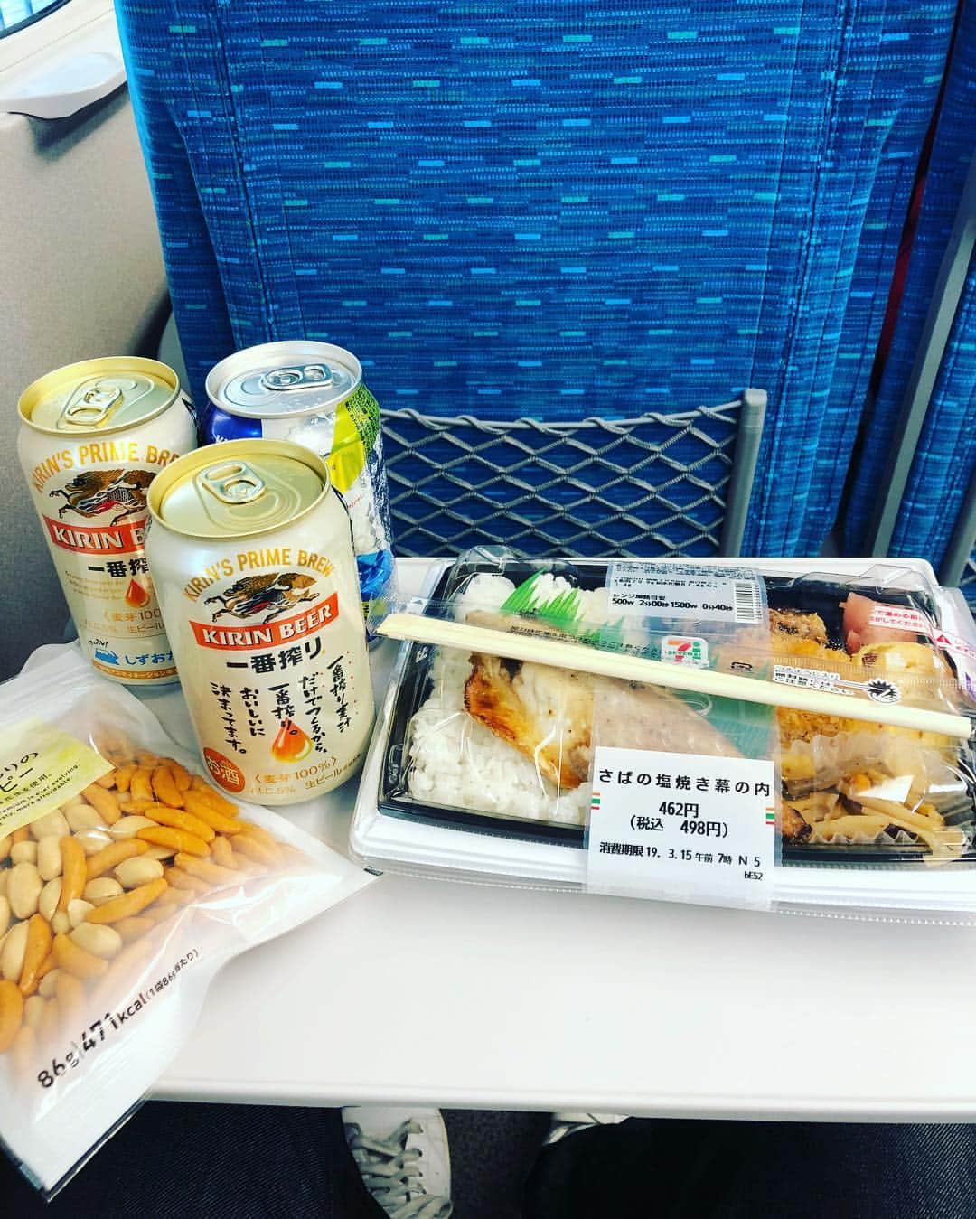 高本剛志さんのインスタグラム写真 - (高本剛志Instagram)「初ぷらっとこだま 東京まで4時間 一人飲みパーティースタート！  と、思ったら横に女性が。 自粛スタート。」3月14日 16時10分 - takamoto76