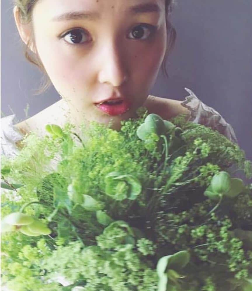 石川琴允さんのインスタグラム写真 - (石川琴允Instagram)「:green 🌱 : : 目に優しい🌱 : bouquet ❁⃘ : : #いつか分からないけど #私はgreenとWhiteのブーケが良いな💓」3月14日 16時11分 - kotopon09