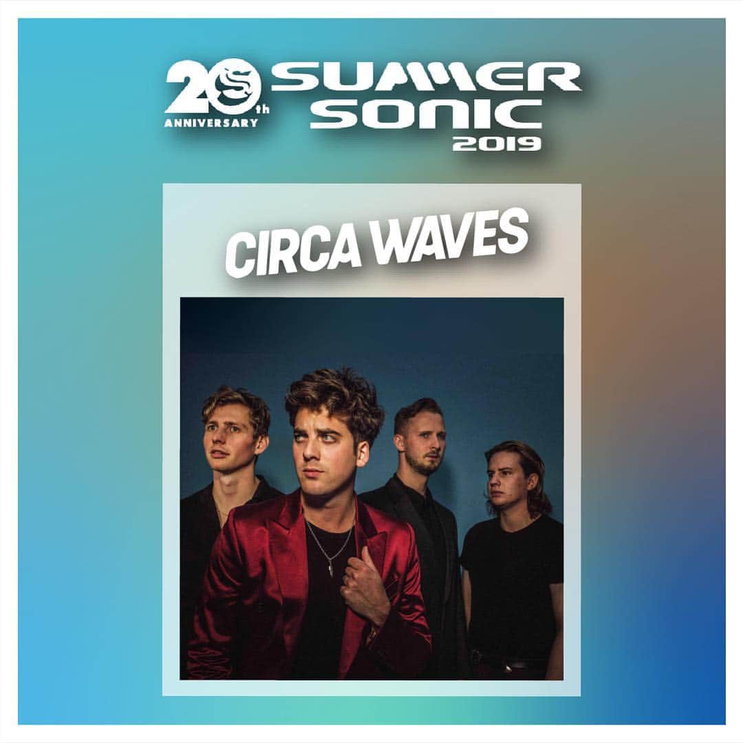 のインスタグラム：「#サマソニ にサーカ・ウェーヴス @circawaves の出演が決定㊗🌊🏄‍♂️ 来月発売の新作『ワッツ・イット・ ライク・オーヴァー・ゼア？』と一緒にこの夏をアツくしてくれること間違いナシ😝🍻 #summersonic #サマーソニック」