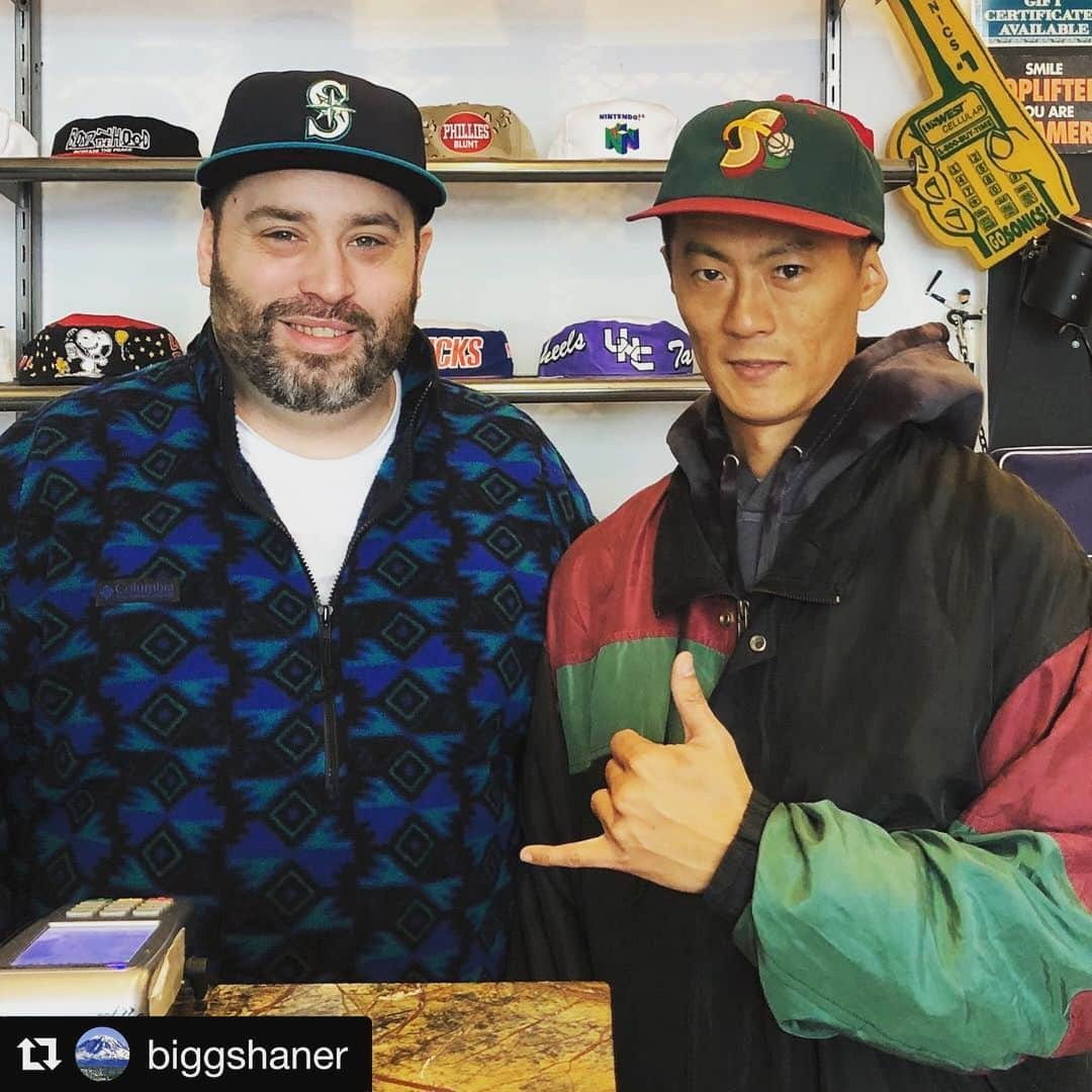 Shing02さんのインスタグラム写真 - (Shing02Instagram)「Seattle @neumos_ was amazing... and the Sonics 90's hat! 🏀 kismet at @throwbacksnw #Repost @biggshaner ・・・ Was a pleasure to meet @shing02gram today」3月14日 16時25分 - shing02gram