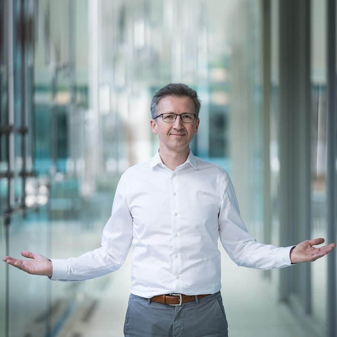 のインスタグラム：「“For Novartis Technical Operations, diversity is one of our greatest assets. Across our team, the differences between us fuel our innovative spirit and drive our culture and performance, bringing new perspective to our search for ways to serve our patients more effectively. Balance is key. As we shape NTO for the future, it is a priority for us to continue supporting the women in our organization, ensuring that we make the most of the skill, knowledge and perspective they bring. We are committed to an environment in which all our female associates can flourish and grow, and proud to support International Women’s Day 2019.” Steffen, Global Head of Novartis Technical Operations . The Novartis goal is to achieve gender balance in management by 2023. . . #BalanceforBetter#IWD2019」