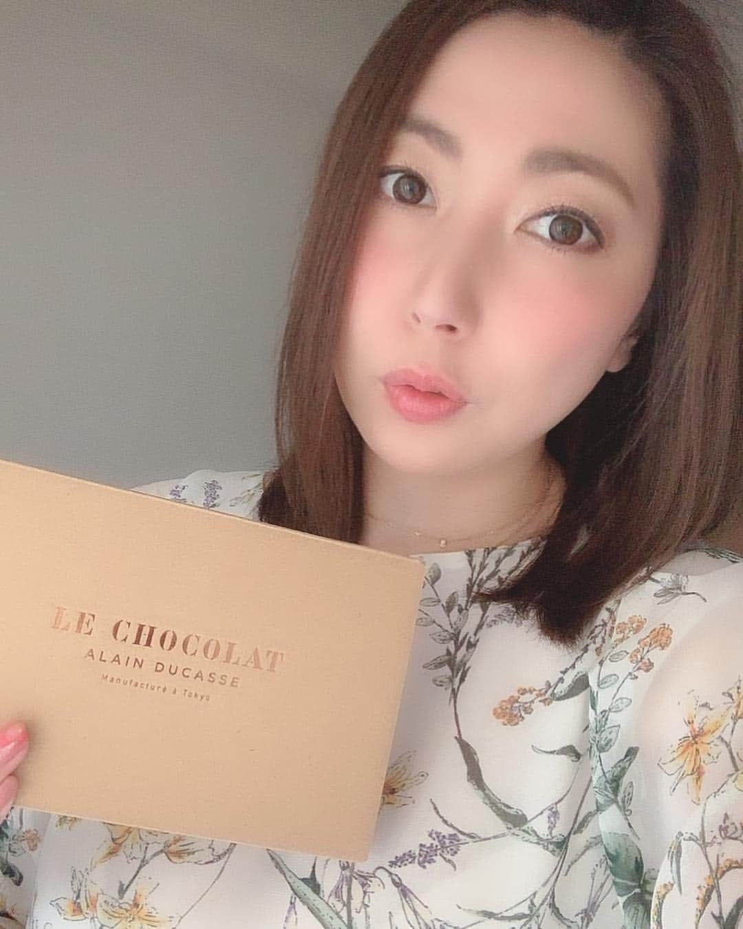 横山みれいさんのインスタグラム写真 - (横山みれいInstagram)「HAPPY WHITEDAY💓 かわいいチョコいただきました😊 #whiteday #アランデュカス #ホワイトデー」3月14日 16時32分 - mireichan66