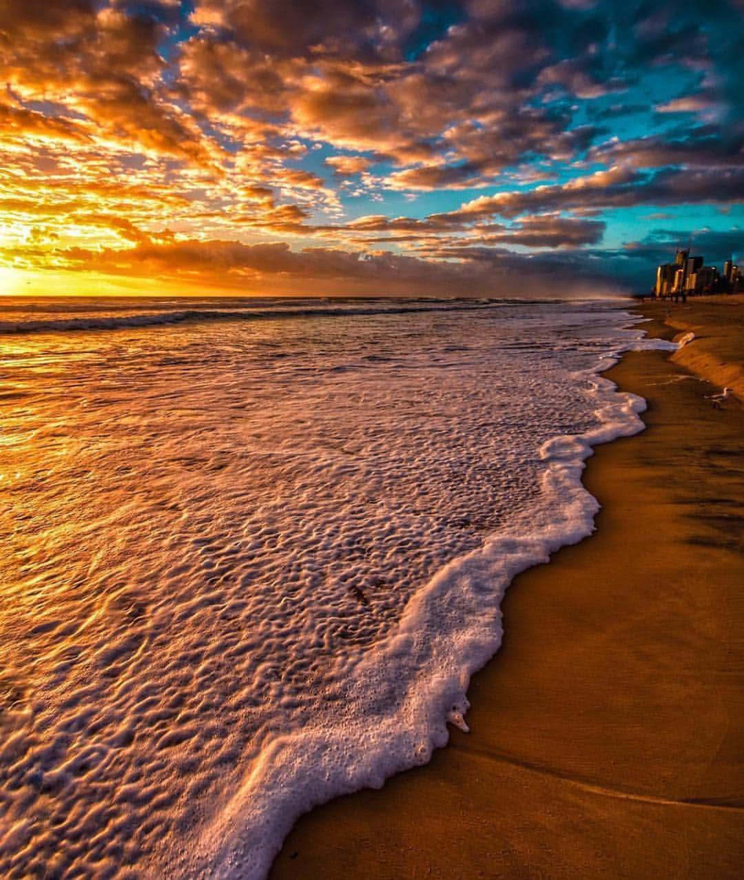 Canon Photographyさんのインスタグラム写真 - (Canon PhotographyInstagram)「Stunning sunsets from the Gold Coast! @benmuldersunsets  #sunsets #australia #goldcoast」3月14日 16時36分 - cpcollectives
