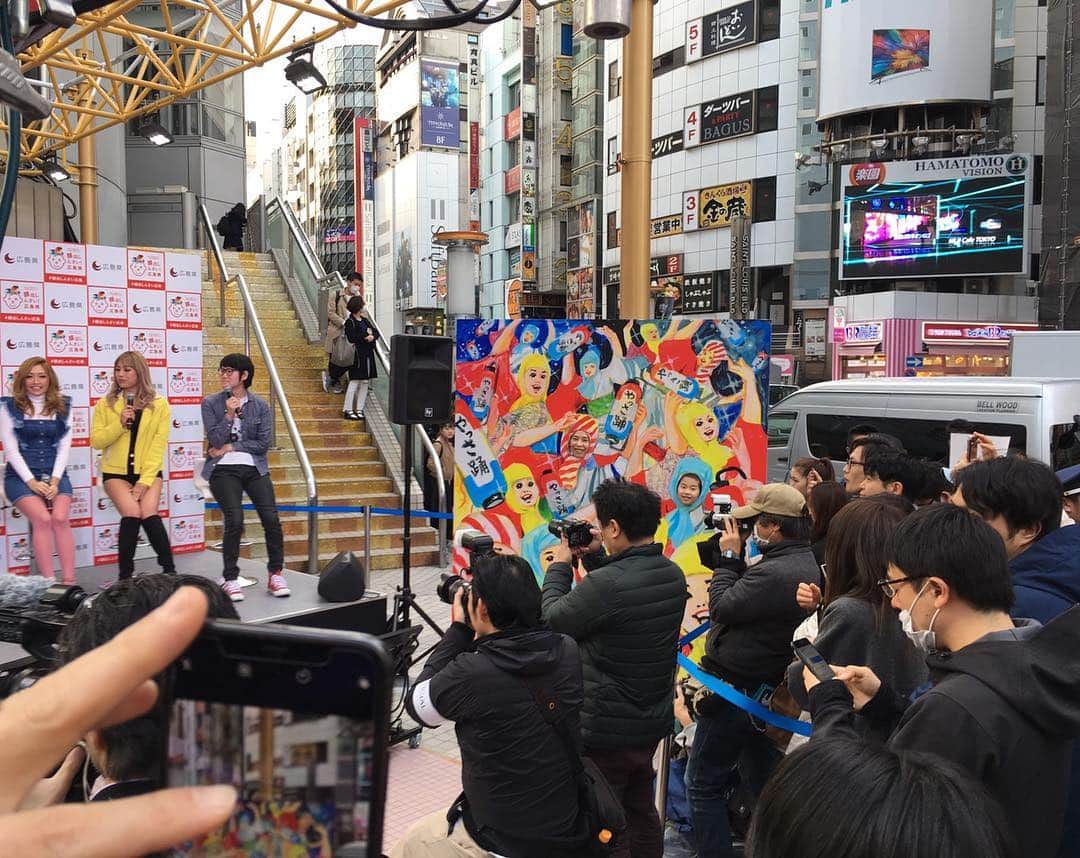 五月女ケイ子のインスタグラム：「イベント中でしたが、顔はめマニアとして我慢できずに、ご許可いただきコッソリはめてきました。 １９時くらいまでやってるそうです。 本場、広島では、やっさ祭りのある８月まで公開の予定だそう。 やっさ祭り楽しそうだし、行ってみたいな。みんなも顔出しに行きんさい。 #五月女ケイ子#keikosootome #顔出しんさい広島」