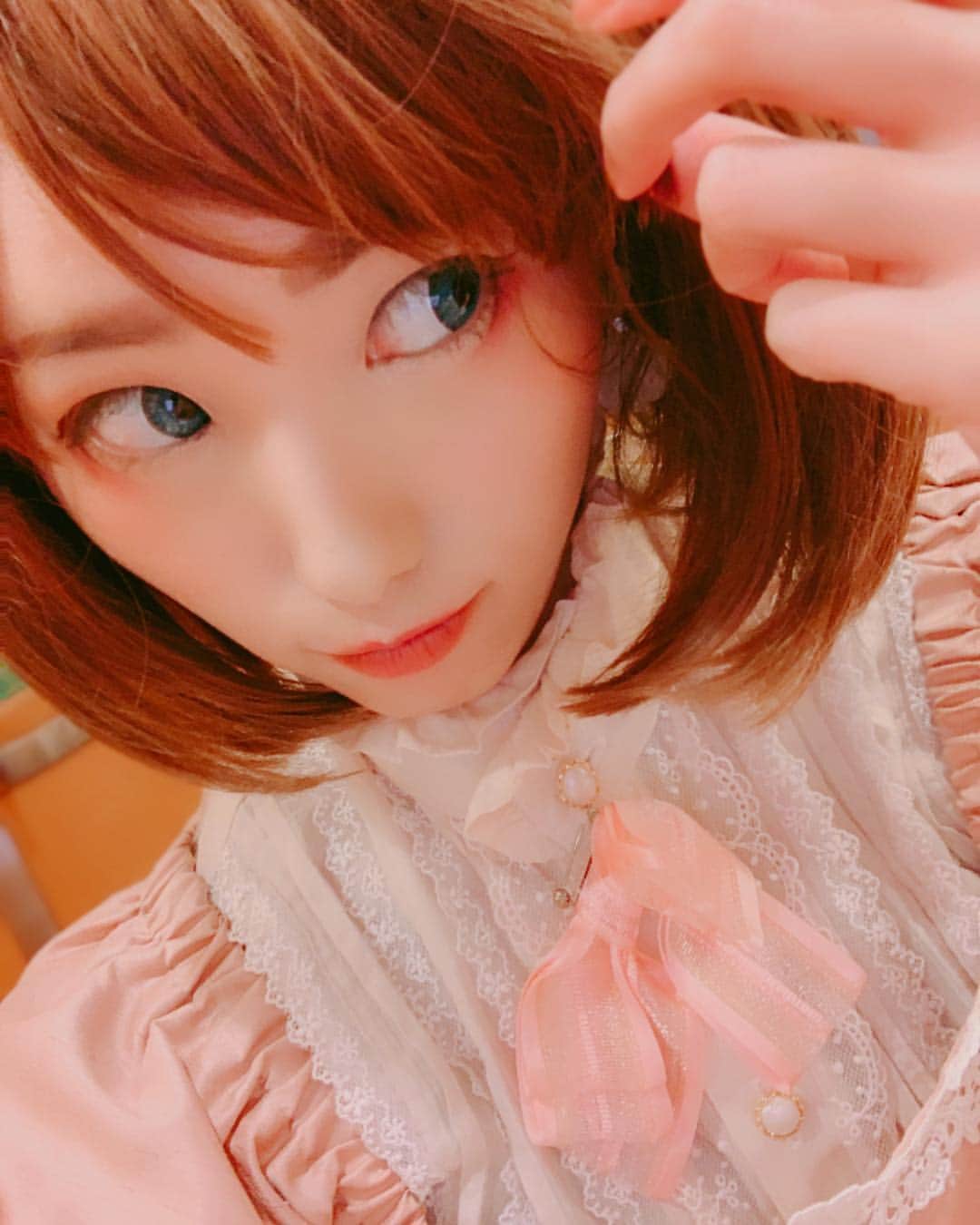 のインスタグラム：「茶髪ウィッグ✂︎✂︎✂︎ . . #selca #selfie #茶髪ボブ #自撮り #自撮り女子 #좋아요폭탄 ##좋아요꾹꾹 #좋아요그램  #일상스타그램 #kawaiigirl #인스타데일리 #셀카 #カラコン #sweetlolita #ガーリーコーデ #makeupforever #makeup #ウィッグ #셀카그램 #셀카놀이 #ボブカット #셀카타임 #셀커샷 #셀피 #얼스타그램 #japan #japanesegirl #girls」
