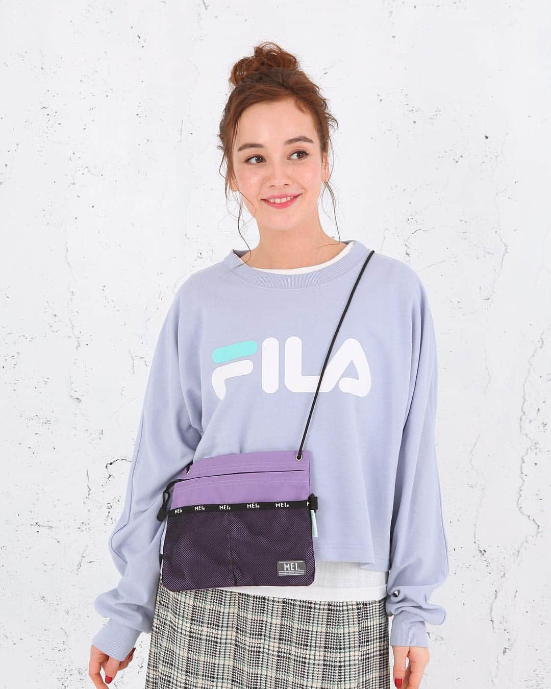 E hyphen world galleryのインスタグラム：「【🌸スタイル別おすすめコーデ🌸】 #スポーツMIX . ▶FILA トレーナー ¥4,590＋tax ▶チェックマーメイドスカート ¥3,990＋tax→今だけ¥2,490＋tax . FILAのロゴがかわいいくすみカラーのトレーナーを、 あえてガーリーなスカートと合わせることでトレンド感がUP . 気軽にコメントくださいね😉 . ※モデル身長163cm※ . #コメント返します #ehyphenworldgallery #イーハイフンワールドギャラリー #イーハイフン #エイジレス #instafashion #trend #トレンド #春コーデ #プチプラ #エイジレス #大人カジュアル #FILA #スポMIX #カジュアル #ゆるコーデ #コメント大歓迎  #コメント返し #コメ返」