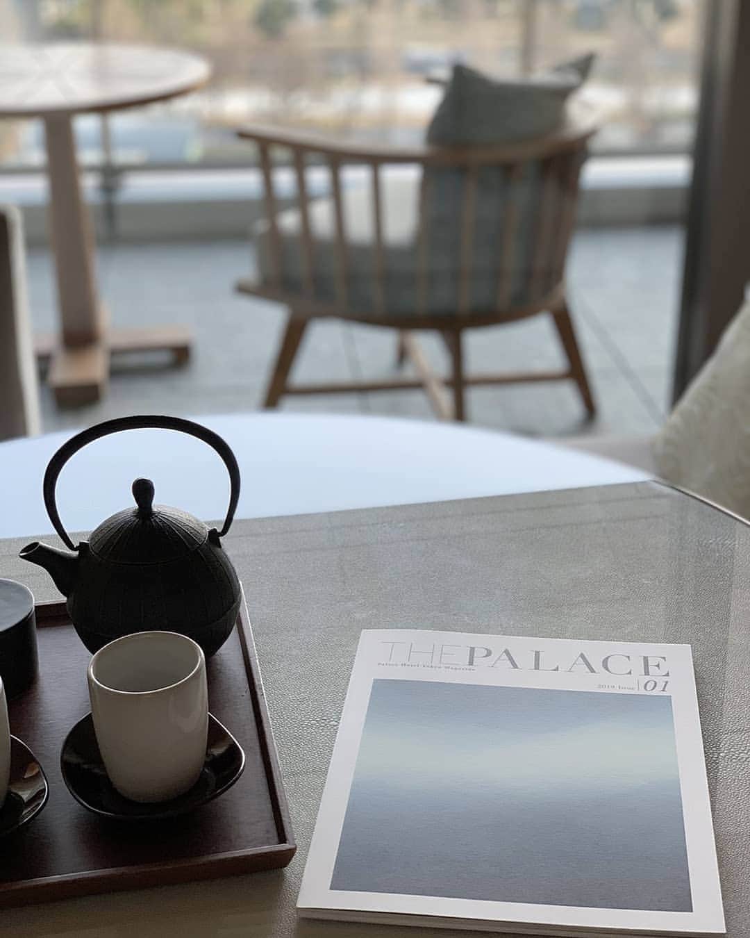 Palace Hotel Tokyo / パレスホテル東京さんのインスタグラム写真 - (Palace Hotel Tokyo / パレスホテル東京Instagram)「3月に創刊した、パレスホテル東京のマガジン『THE PALACE』。ご宿泊のお部屋でお読みいただける本誌では、私たちが目指す最上質の日本をブランドコンセプト「美しい国の、美しい一日がある。」に沿ってお届けします。皆さまに“美しい日本”との特別な出合いがありますように。We are pleased to introduce the inaugural issue of The Palace magazine, through which we communicate the hotel's core message "Experience the Heart of Japan." #創刊 #創刊号 #最上質の日本 #美しい日本 #美しい国 #美しい一日 #丸の内 #パレスホテル東京 #パレスホテル東京マガジン #THEPALACE #hotelmagazine #leadinghotelsoftheworld #uncommontravel #lhwtraveler #beautifuldestinations #exploringtokyo #exploringjapan #culturaldiscovery #localtastes #HeartofJapan #Marunouchi #PalaceHotelTokyo」3月14日 17時02分 - palacehoteltokyo