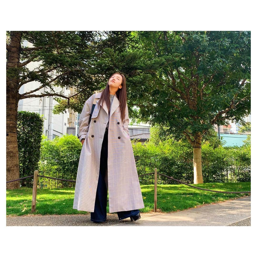 板野友美さんのインスタグラム写真 - (板野友美Instagram)「私服👗👠 #trenchcoat @aula_official  #bag @chloe  #glasses @oliverpeoples  #ootd #友style」3月14日 17時03分 - tomo.i_0703