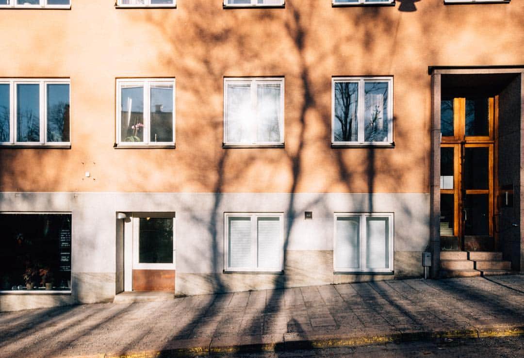 オブレクトさんのインスタグラム写真 - (オブレクトInstagram)「alternating warm and cold days. ________________________  Södermalm, Stockholm, Sweden Photo by @yshrokd  ________________________  #Södermalm #Stockholm #sweden #sverige #schweden #visitsweden #swedenimages #sweden_photolovers #scandinavia #lensculture #atlantis #transit #landscapephotography #landscape_captures #beautifuldestination #keepexploring #travelawesome #lifeofadventure #wanderlust #worldcaptures #unsplash #oblekt #alrightwithyou #fineandeasywear  #オブレクト #三寒四温」3月14日 17時05分 - oblekt_jp