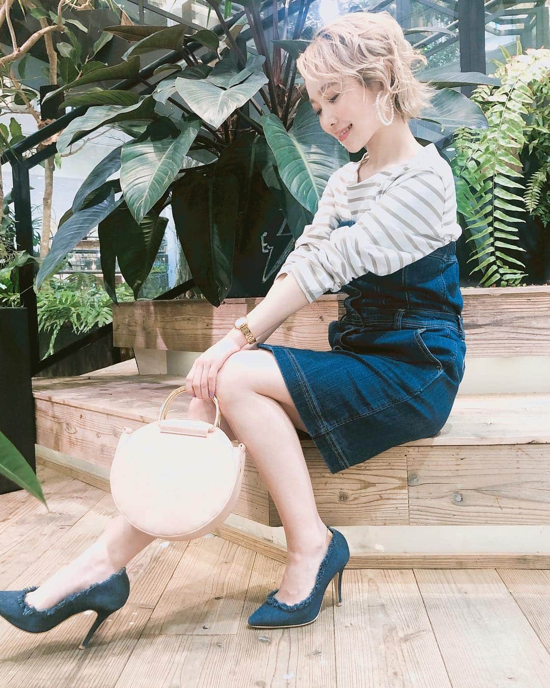 reika satoのインスタグラム：「. . お洋服に合わせて、くるくるhairだった日✂︎❤︎ . パンプス以外は今季の新作🥺💐 この他にもどんどん新作入ってきてますよ〜っ📣 . webでは予約も受付中です✌︎♡ topのURLから飛んでみて下さいな😃 . @duras_official  #duras #sendai #forus #newarrivals #denim #denimstyle #denimdress #border #beige #ss #2019ss  #spring #summer #デュラス #仙台 #低身長コーデ #153cm #153cmコーデ」