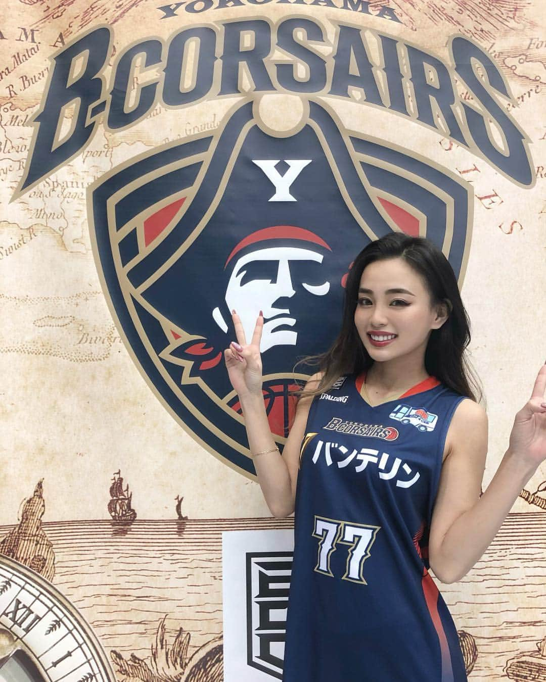 yumiさんのインスタグラム写真 - (yumiInstagram)「. やっほゆみだよ🏀➰ 花粉症で辛そうな人を見ると春が来たなと感じる🌸🌿 横浜ビーコルセアーズのホーム横浜国際プールでは遊べるブースも盛りだくさん♫ グッズや美味しいご飯もあるから楽しめるよ🏀✨ . . 近々やっほなニュースがあるよ📬 さてそれはなんでしょう¿🧸 回答コメントにくださいな💌 . . #横浜ビーコルセアーズ #公式アンバサダー #千葉ジェッツ #横浜国際プール #Bリーグ #バスケットボール #HADO」3月10日 13時37分 - yumiiiiiiiii_