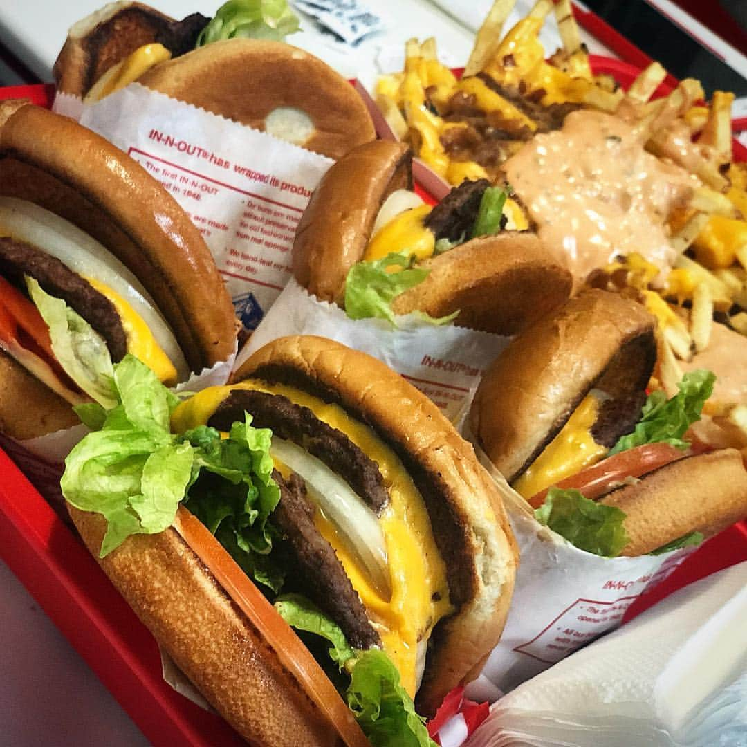 イ・ギウさんのインスタグラム写真 - (イ・ギウInstagram)「H U N G L E E .. 배가고프닷- #인앤아웃 #inandoutburger #뜬금없이생각남」3月10日 14時23分 - lee_kiwoo