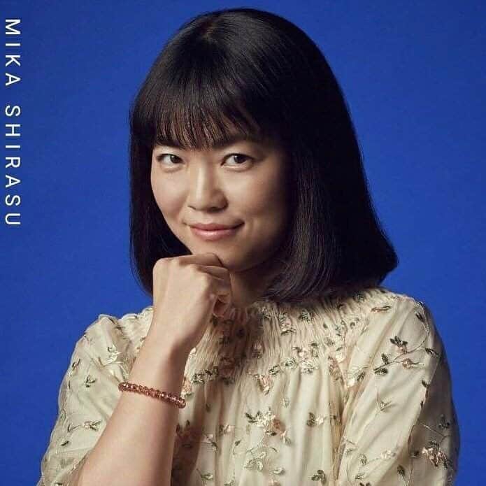 白洲美加の世界のインスタグラム：「サンチーから携帯奪い返した！美加の投稿を待ちわびていたアナタ、おまたせ♡ #お詫びの写真 #とびきりお気に入りの1枚 #withラブ」