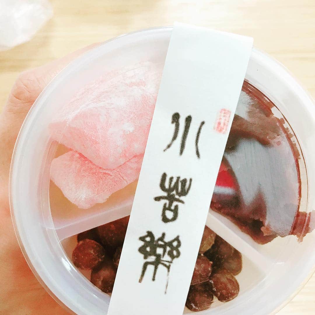 氷浦紫さんのインスタグラム写真 - (氷浦紫Instagram)「気になっていたあんみつやさんでテイクアウト  #小苦樂 #小苦樂目白 #目白#あんみつ#和菓子#黒豆 #togo #instagramjapan  #お散歩 #小苦楽」3月10日 16時25分 - yukalihiula