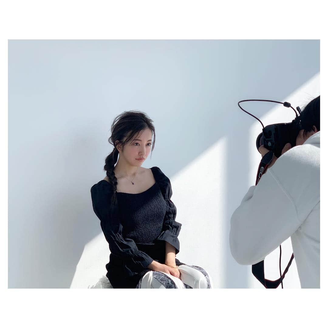 板野友美さんのインスタグラム写真 - (板野友美Instagram)「4月22日発売の『VOCE』6月号に 掲載されます☺️✨ 素敵なメイクをして頂きました☺️ @vocemagazine  @kaorimake  #VOCE #友style」3月10日 17時51分 - tomo.i_0703