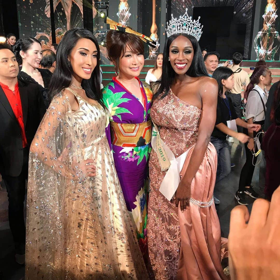 はるな愛さんのインスタグラム写真 - (はるな愛Instagram)「@missinternationalqueen @jazell_barbie @tiffanysshowpattaya @van@Miss USA＠ニューハーフ@世界大会#jazell_barbie さんが優勝！日本代表のVANちゃんは6位入賞#審査員をしてます。」3月10日 19時03分 - aiharuna_official