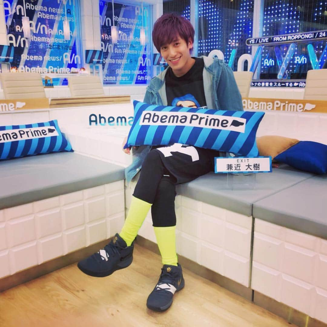 兼近大樹さんのインスタグラム写真 - (兼近大樹Instagram)「Abema Prime。  #生放送 #ニュース番組 #コメンテーター #2回目 #米朝首脳会談  #大麻合法化  #などについてコメントさせて頂いた #帰り際に #また呼ぶね #と言われたが本当にいいのか？ #確実にハマってる #チャラ男なのに #NEWS #と言えば今日は静岡でコンサートあったらしいけど #コヤシゲ  #がEXITの真似して #まっすー #が #兼近の事を語るくだりがあったらしい #詳細求む #お後がherewego」3月10日 19時17分 - kanechikadaiki