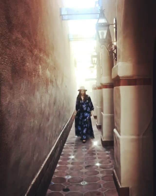 のインスタグラム：「Twirling our way through Sunday.  #ykmyway #californiadreaming #yumikim」