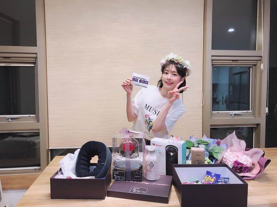 チョン・ソミンさんのインスタグラム写真 - (チョン・ソミンInstagram)「첫번째 팬미팅 #해피쏨데이  행복하게 잘 마쳤습니다.  여러분들이 보내주신 소중한 선물, 마음 전부 고마워요💜 정말정말 많아서 테이블 셋팅을 여러번 했답니다😲」3月10日 21時52分 - somin_jj