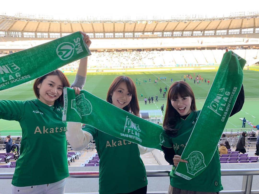 須黒清華のインスタグラム：「週末は久しぶりのサッカー観戦へ⚽️✨ 天気も良くて楽しかった〜😊 少しあったかくなると、外に出るのは気持ちが良いですよね🌸 #サッカー観戦 #スポーツ観戦好き グラウンド整備で虹🌈も見えました‼︎」
