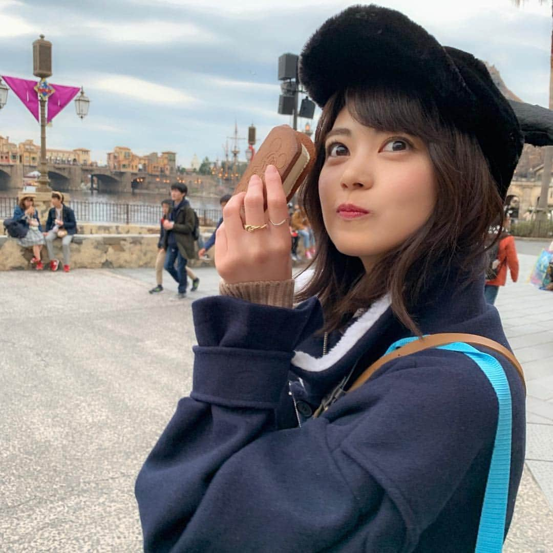 前田亜美さんのインスタグラム写真 - (前田亜美Instagram)「. . 載せちゃおーっと。. もうディズニーしか行ってないよねって言われる。笑. . 載せてる写真がディズニーのが多いだけ🥺. . たまにはお仕事してるよ。たまにじゃダメなんだけどね。お仕事したい。. . まだ解禁になってないお仕事もあるしこれから稽古も始まるし…また色んなもの載せます✌︎(　˙-˙　)✌︎. . . #ディズニー #Disney #ディズニーコーデ #ami私服」3月10日 22時09分 - ami___maeda0601