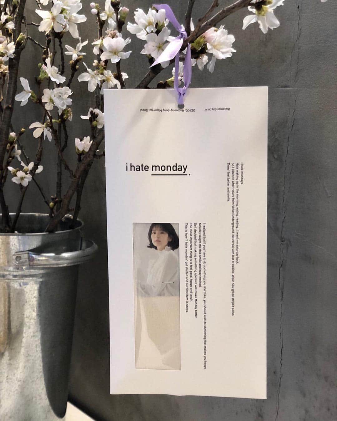 チョン・ソミンのインスタグラム：「팬들에게 예쁜 선물할수 있게 도와준 정미온니 그리고 @ihatemondaysocks 진심으로 고마워요💜 첫 디자인 도전인데 의견 낼때마다 끄덕끄덕 좋다고 해주시고, 못그리는 그림에도 귀엽다고 웃어주고..ㅋㅋㅋ 텍까지 제안해주셔서 더 고퀄의 선물을 할 수 있게 되었어요🙌🏻 언니가 안도와줬으면 혼자 못했을 것..!!」