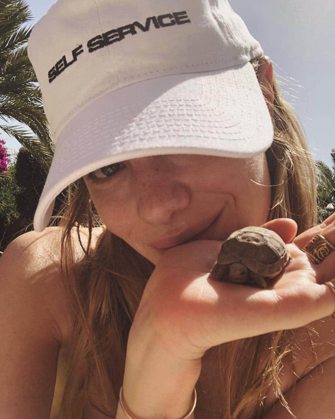 カミラ・ロウのインスタグラム：「🧟‍♂️♥️🐢」