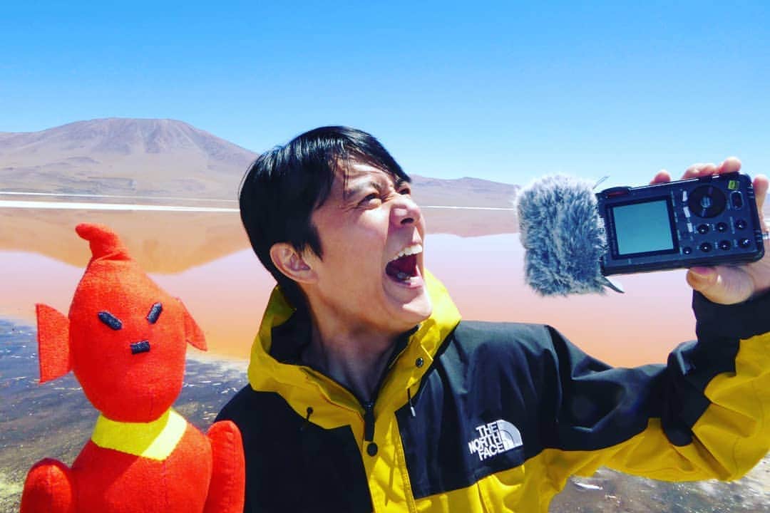 福山雅治さんのインスタグラム写真 - (福山雅治Instagram)「コロラダ湖にて。来週のボリビア ウユニ篇もお楽しみに。福  #Bolivia #QuetenaChico  #LagunaColorada #Saltlake  #NHK #hotspots  #ホットスポット最後の楽園 #season3 #放送をお楽しみに #地底人ラジオ #左手のデンスケにも注目」3月10日 23時29分 - masaharu_fukuyama_official