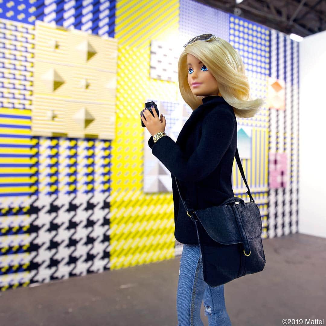 バービーさんのインスタグラム写真 - (バービーInstagram)「I’m here at the 25th anniversary of @thearmoryshow! Make sure you stop by today before it closes. 🎨 #TheArmoryShow #Armory25 #ronchinigallery #samanthabittman #NYC #barbie #barbiestyle」3月11日 1時31分 - barbiestyle