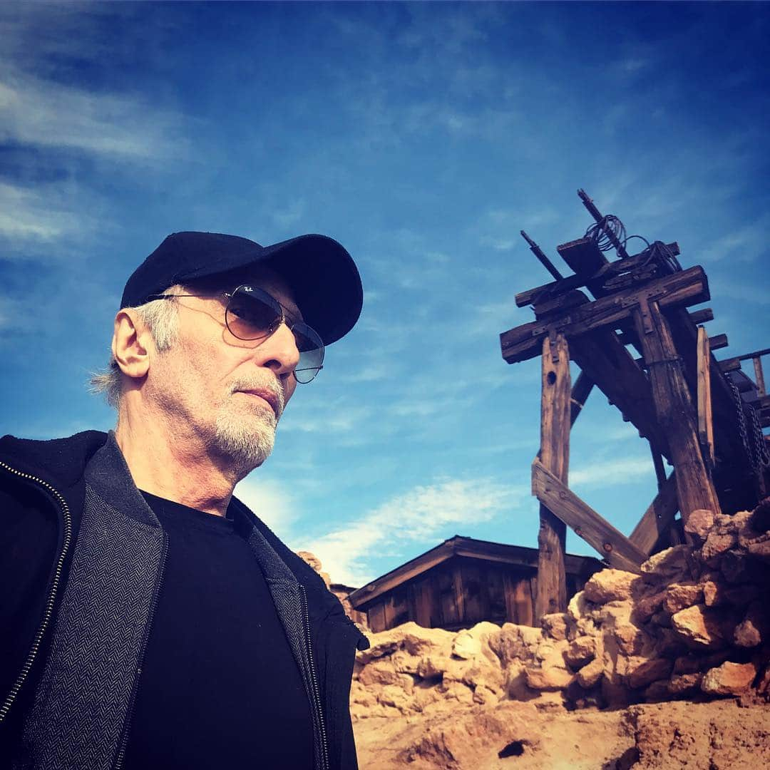 デイビット・マークスさんのインスタグラム写真 - (デイビット・マークスInstagram)「I had fun hanging out the Calico ghost town with two very special people to me. Also,  @mrscarriemarks and @ajoboaugogo were there, too. 🤠😍🤠 #calicoghosttown #icantquityou」3月11日 4時55分 - davidleemarks