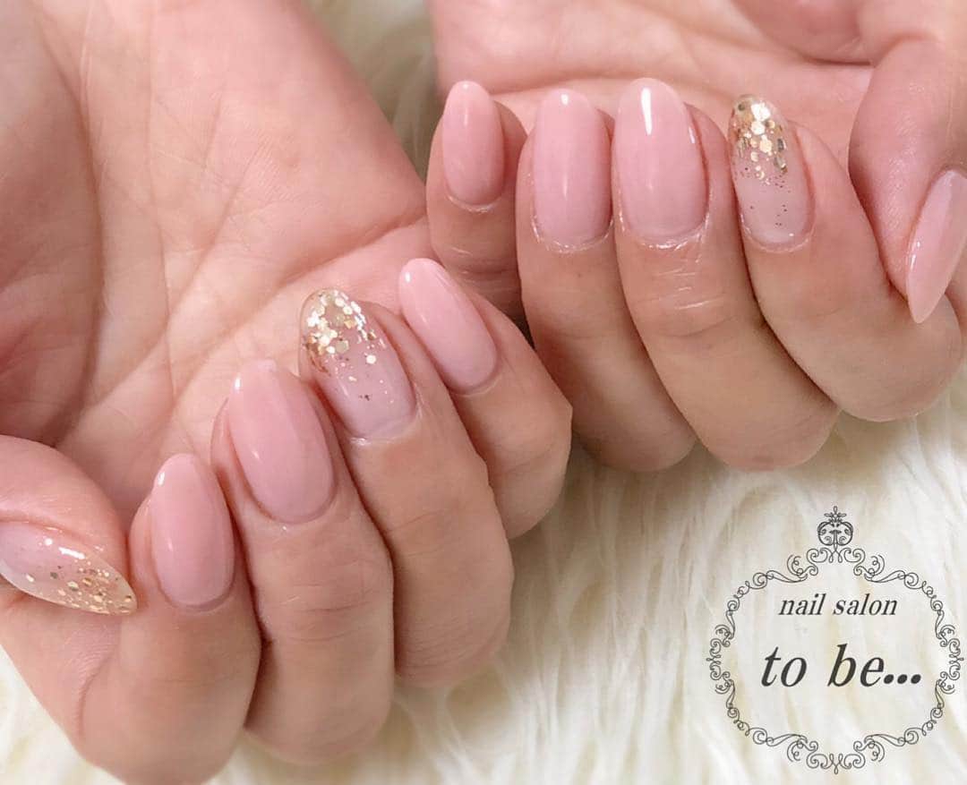 のインスタグラム：「Repost @nail.salon.to_be #chiharu先生ネイル 109 #ナチュールアクティニ ・・・ 卒業式に向けてヌーディーなピーチベージュ🍑✨キラキラホロは私とおそろい(*´˘`*) @nailparfaitgel  109ナチュールアクティニ #ネイルパフェ #ネイルパフェジェル #nailparfait #nailparfaitgel #nail #ネイル #ジェルネイル #美甲 #ネイルデザイン #ピンクネイル #石狩市 #石狩ネイルサロン #ネイルサロンtobe」
