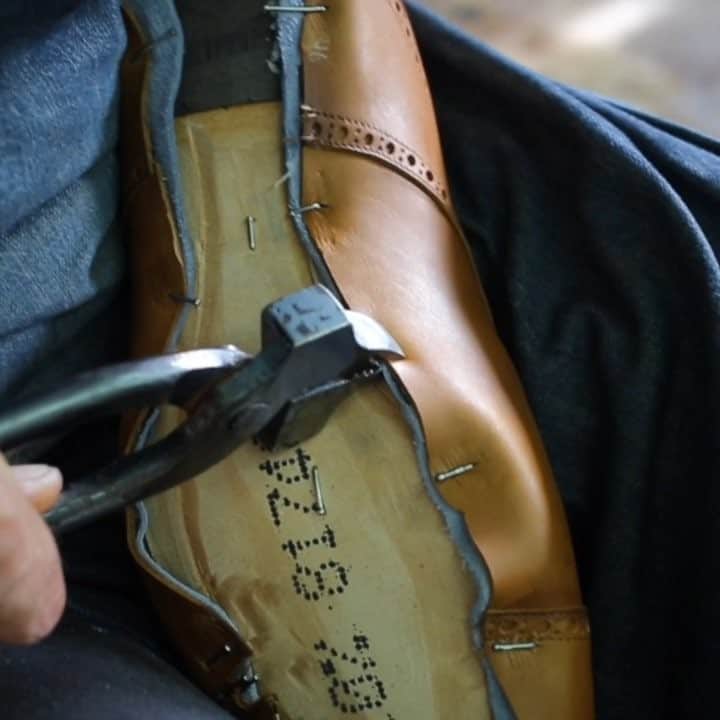 のインスタグラム：「Step 4 | Hand Lasting  Every shoe that leaves our workshop is lasted by hand.  The process of lasting a shoe by the work of the human hand is usually to be found only at levels of bespoke shoemaking.  It is a process that requires a lot of time – as the leather adaption can not be rushed and even more the hands of a very experienced shoemaker.  At Saint Crispin‘s we use this process to form our last shapes that are known for their unique curvature observable at the waist & instep of our shoe.  #mysaintcrispins #handweltedshoes #saintcrispins #handwelted #forgentlemenonly #forthediscerningfew #shoeproduction #shoeporn #howitsmade」