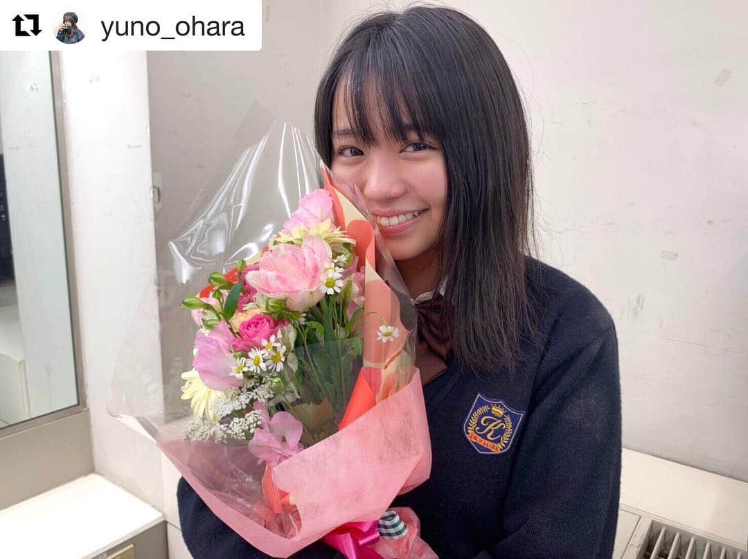 のインスタグラム：「オペラ最高🎶そして…ありがとー‼️ #大原優乃 @yuno_ohara ・・・ 3年A組として生きた時間は 苦しかったり、しんどかったり 喜びも分かち合えたり 人間らしい時間だったと思います。  ㅤㅤㅤㅤㅤㅤㅤㅤㅤㅤㅤㅤㅤ 屋上に出た瞬間に浴びた太陽が 最高に気持ちが良くて 生きてることに感謝できた。  ㅤㅤㅤㅤㅤㅤㅤㅤㅤㅤㅤㅤㅤ 感じた想いの全てを 『明日の活力』に変えて 前を向いていきたいです。 ㅤㅤㅤㅤㅤㅤㅤㅤㅤㅤㅤㅤㅤ クランクアップ後に撮った写真で 見た目も心も、ボロボロですが みんなでおんなじ気持ちで 泣いて笑ってまた泣いて、笑 最高の青春でした☺︎ 本当に有難う御座いました！#3A」