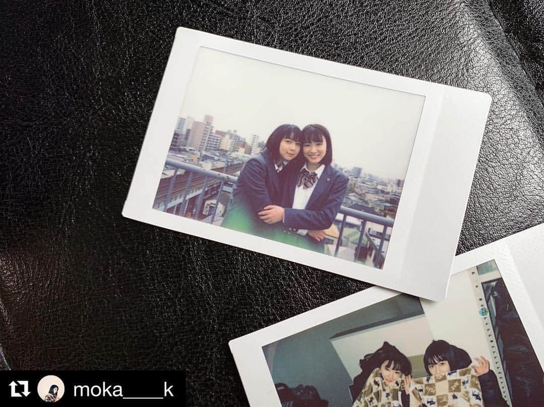 のインスタグラム：「届くはず… お疲れさん🏊‍♀️そしてありがと‼️ #上白石萌歌  @moka____k ・・・ 3A 心の叫び、そして祈りが少しでも届いていたら嬉しいです。 死について考えを巡らせ続けた3ヶ月間。でもそれって結局は、生きることを考えるのと同じだったんだな。 人にやさしく 今よりもまっすぐに見据えて生きていこうと思う。 ありがとう、先生 ありがとう、さくら ありがとう、澪奈。 #3A」