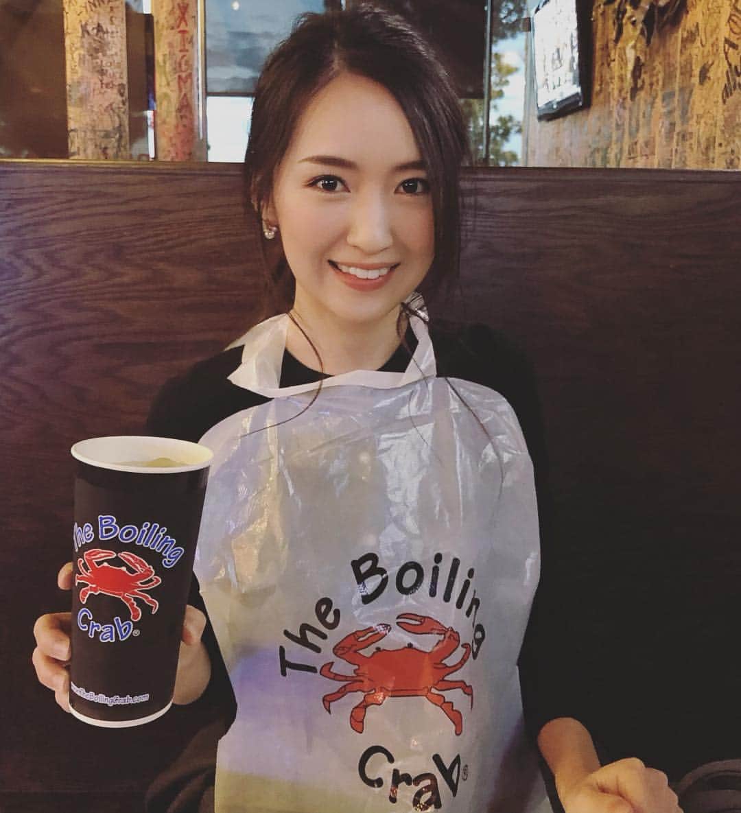 花岡維生のインスタグラム：「🦀最高でした❤️ サンディエゴではカニとウニと牡蠣がとっても美味しいです🥰 ウニも牡蠣もこれまであまり得意ではなかったのですが、サンディエゴに来て大好きになりました✨ #sandiego #sandiegofood  #サンディエゴ #🦀」
