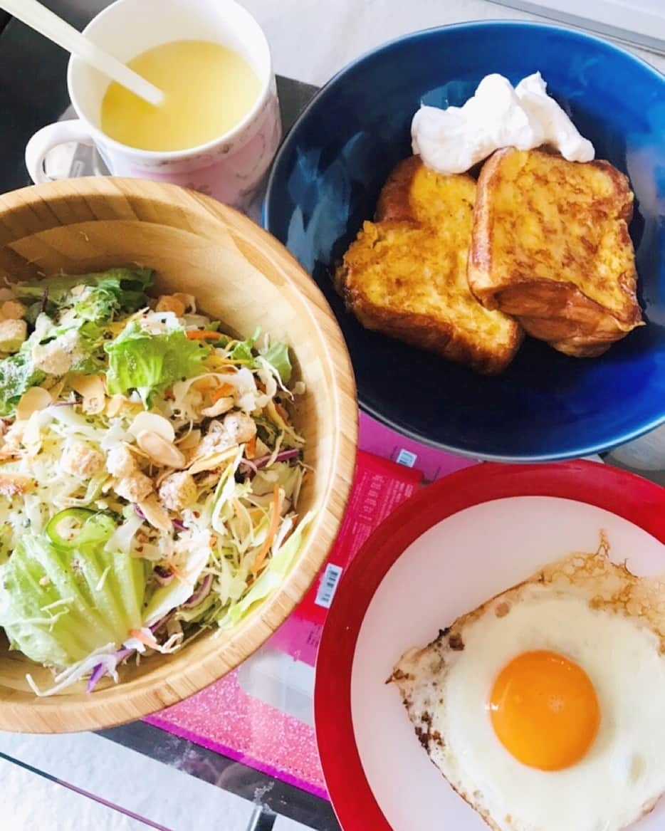 殿倉恵未さんのインスタグラム写真 - (殿倉恵未Instagram)「good morning🌞  #goodmorning#breakfast#朝食#frenchtoast#フレンチトースト#salad#サラダ#overmediumegg#目玉焼き#朝」3月11日 9時32分 - megumi_tonokura722