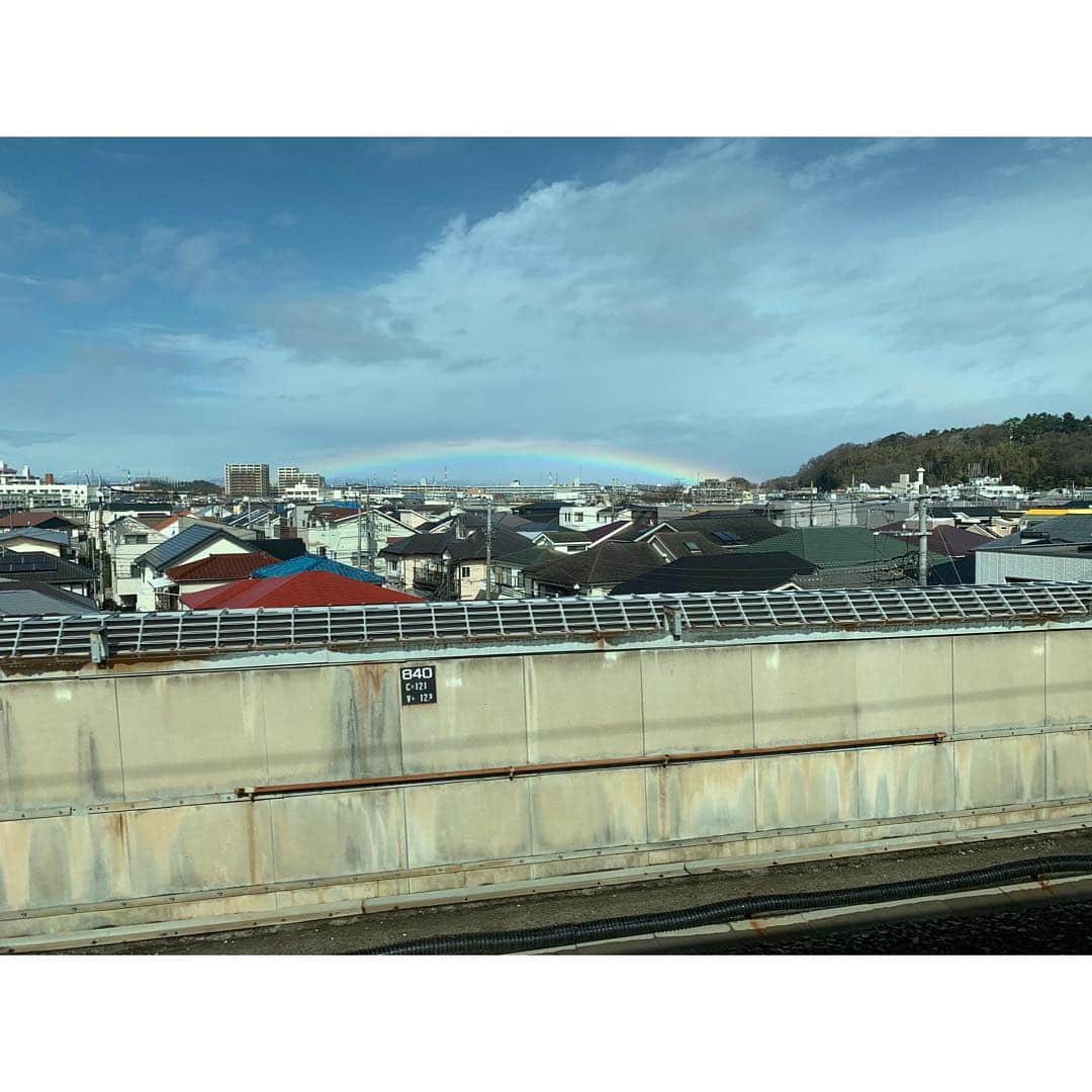 柴咲コウさんのインスタグラム写真 - (柴咲コウInstagram)「朝から虹が🌈 外を眺める癖があって、良かった。 忙しない一日のスタートでしたが、 心を鎮める美しい虹。 #311の朝 #japan」3月11日 9時33分 - ko_shibasaki