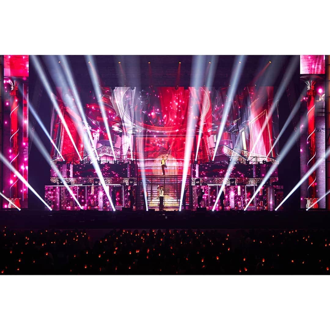 東方神起さんのインスタグラム写真 - (東方神起Instagram)「‘K-POP 제왕’ 동방신기가 완벽한 퍼포먼스로 2만 관객을 열광시키며 서울 앙코르 콘서트 ‘TVXQ! CONCERT -CIRCLE- #with’를 성황리에 마쳤습니다! _ 'K-pop Kings' TVXQ!'s Seoul encore concert ‘TVXQ! CONCERT -CIRCLE- #with’ successfully closed its curtains wowing over 20,000 audiences with its wonderful stages! _ #동방신기⁠ ⁠#東方神起⁠ #TVXQ! #U_Know #MAX #유노윤호 #최강창민 #TVXQ_CONCERT_CIRCLE_with _ @yunho2154 @changmin88」3月11日 9時51分 - tvxq.official