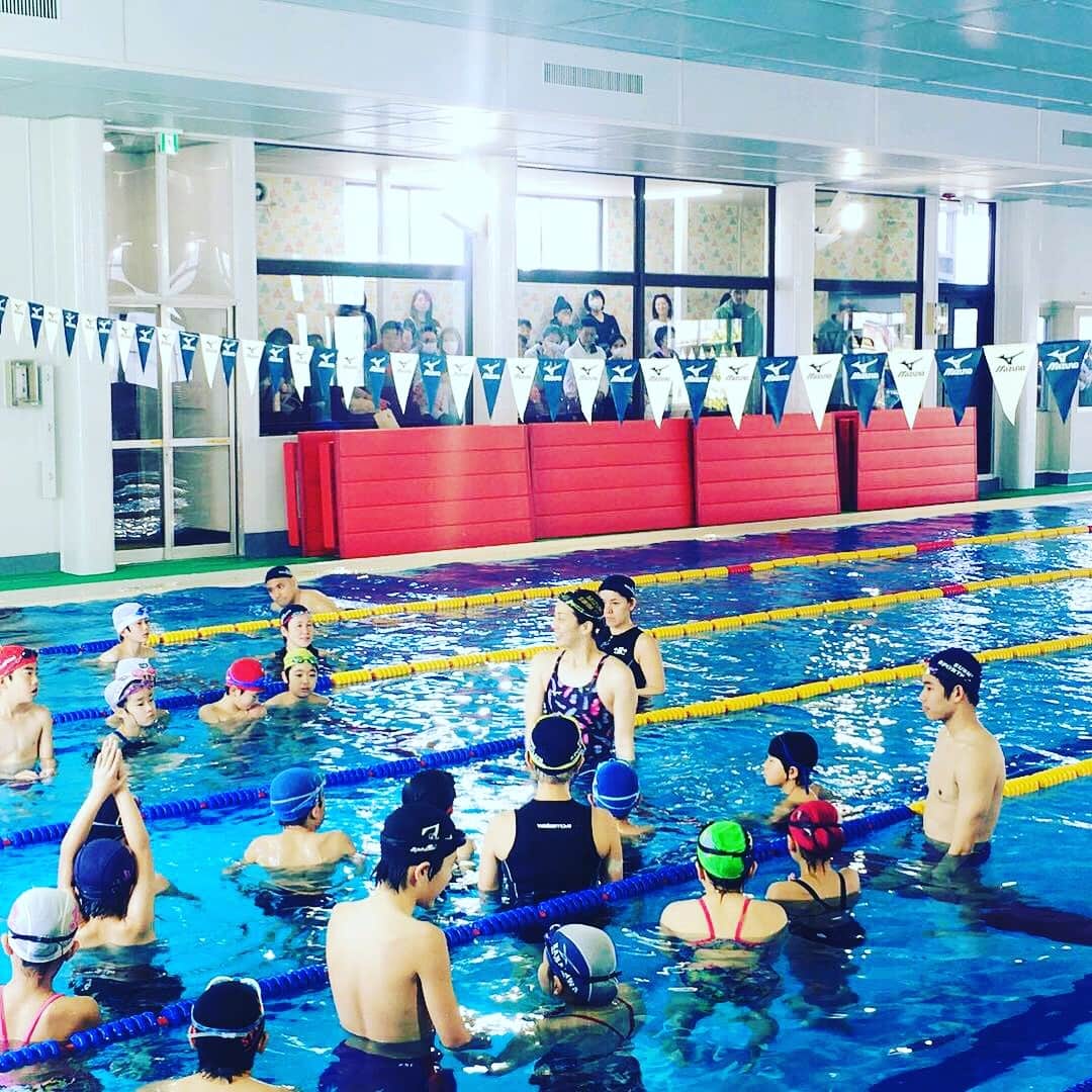 寺川綾さんのインスタグラム写真 - (寺川綾Instagram)「土曜日は、大阪から神奈川へ。 逗子スポーツクラブさんのリニューアルイベントに参加させていただきました。 光がたくさん入る、明るいプール。とっても素敵でした。 ありがとうございました。 #逗子スポーツクラブ #リニューアルイベント #水泳教室 #講演 #移動中に富士山見えた🗻 #お世話になりました🙇」3月11日 9時59分 - terakawaaya_official