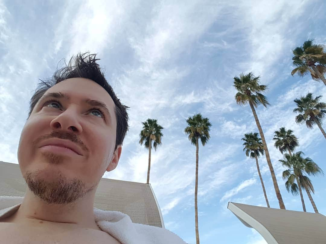 ライアン・カートライトのインスタグラム：「Palm Springs #Basic」