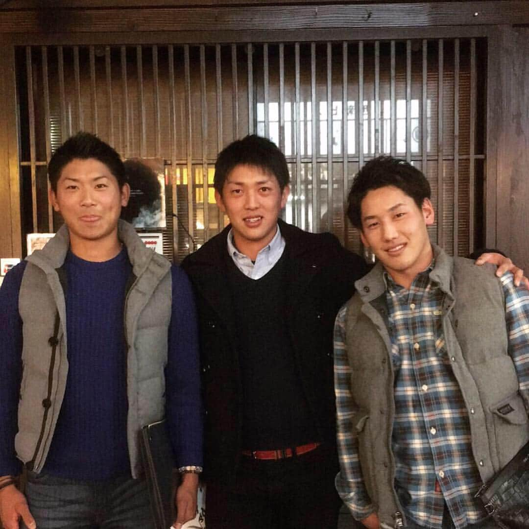 吉田正尚さんのインスタグラム写真 - (吉田正尚Instagram)「. 久しぶりの再会でした⚾️ 2枚目は2015年11月29日📷  #東都 #原樹理 #今永昇太」3月11日 12時24分 - bh_masataka34