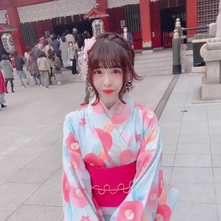 のインスタグラム：「昨日はイベントで着物を着たよ♡ 座りながら恋のprologue*を歌ったり すっごく楽しかった🐰 ちょっと緊張しちゃったなあ！笑 また開催できるようにがんばるね🌸 #神田明神 #着物 #着物ヘア  #ヘアアレンジ  #ショートボブ #ボブアレンジ」
