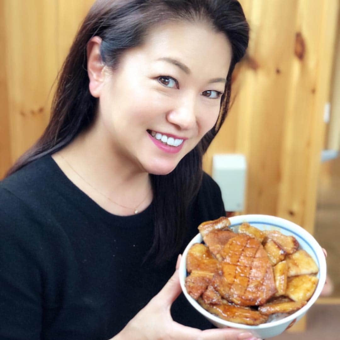 岡安弥生さんのインスタグラム写真 - (岡安弥生Instagram)「本場の豚丼！うまいっ！#豚丼#帯広#とん田 #とん田の豚丼 #タレが絶妙#美味#本場#北海道#hokkaido #obihiro #pork #tatesgood」3月11日 13時59分 - yayoin3