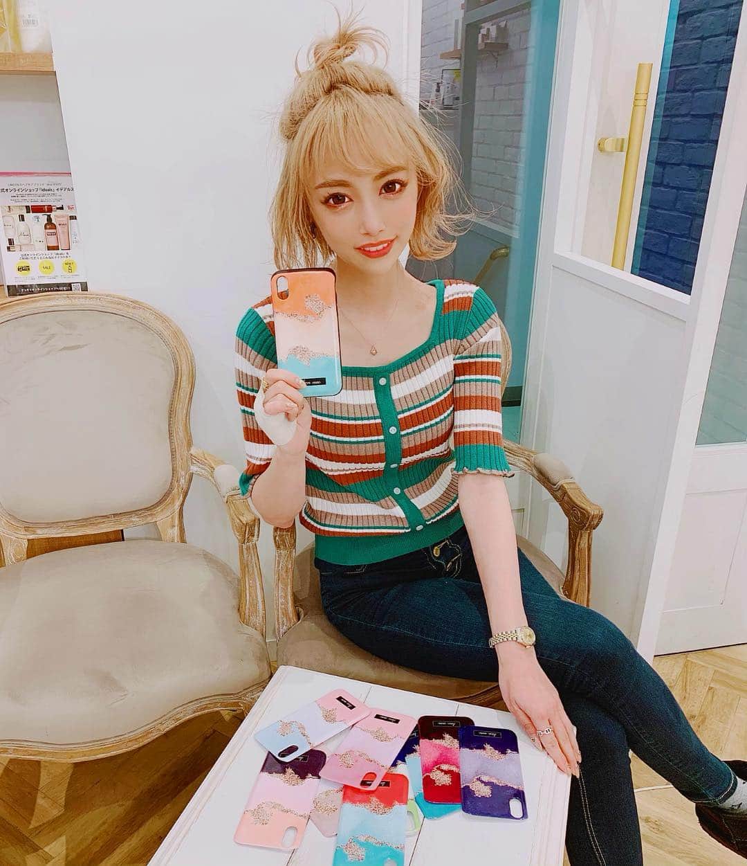 のインスタグラム：「みんなー💕💕💕👏 【lien moe】から新ラインナップ出たよ✨ ラグジュアリーライン✨ 大人っぽく使えるの🥰💋 色も沢山用意したから好みのケースが見つかるはず✨ ． @lienmoe_official ↑↑↑ここのトップページのURLから買えちゃいます(っ'-' )╮ =͟͟͞͞❤ みんなでおそろいしよー💋 相変わらずの人気のタータン柄とアニマル柄、大理石柄も用意してます✨ ． #iPhoneケース #lienmoe」