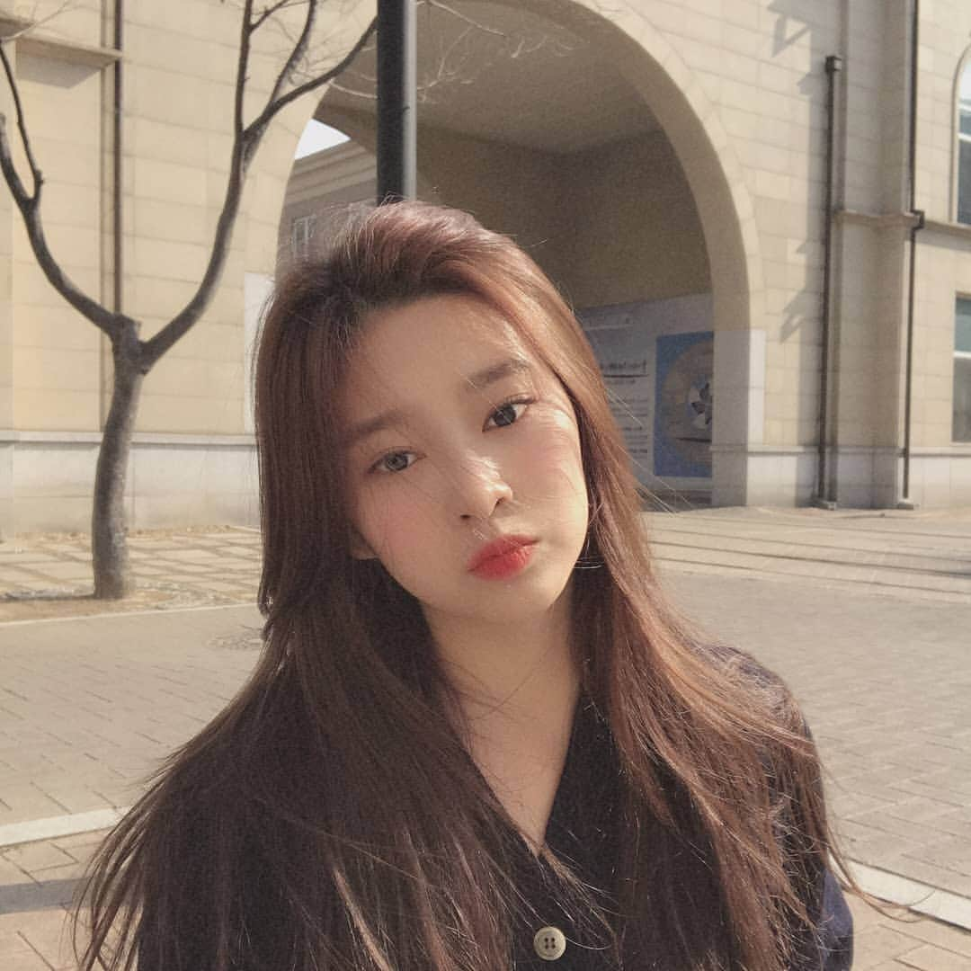 IZ*ONEさんのインスタグラム写真 - (IZ*ONEInstagram)「봄이 오려나봐요😊 ⠀⠀⠀ 春が来るようです😊 ⠀⠀⠀ #민주 #ミンジュ #IZONE #아이즈원 #アイズワン」3月11日 16時59分 - official_izone