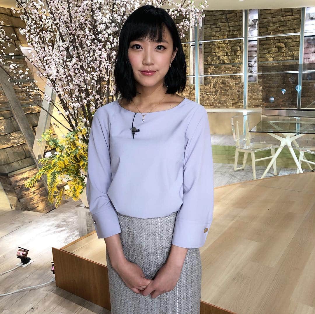 竹内由恵さんのインスタグラム写真 竹内由恵instagram 1週間が始まりました なんだかあっという間にすぎていく気がします 先週の衣装がこちらです 1枚目 ブラウス Epoca The Shop エポカ ザ ショップ スカート Epoca エポカ 2枚目 全て Epoca エポカ 3枚