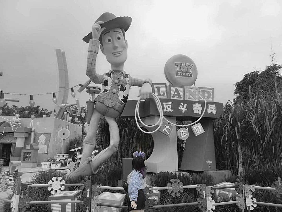 小畑優奈のインスタグラム：「おっきかった。☺︎ #香港ディズニー  #ウッディー」