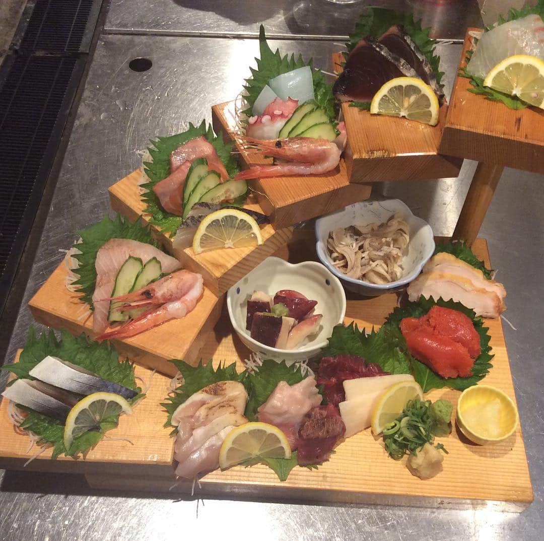 泳ぎイカ 九州炉端　弁慶 姫路店のインスタグラム：「豪華階段盛りいかがですか？」