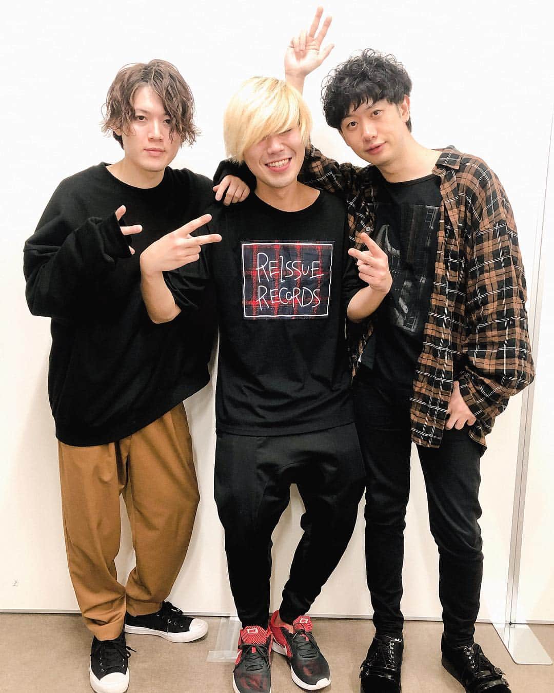 堀正輝のインスタグラム：「"脊椎がオパールになる頃" 国内完  まじ最高すぎた！  #玄ちゃん誕生日おめね」